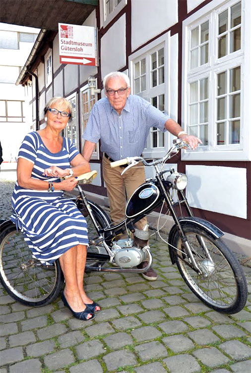Renate Horsmann und Dr. Rolf Westheider freuen sich über den Pättkenschnüwer